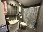 Badezimmer WE 4 - Attraktives Wohn- und Geschäftshaus in zentraler Lage von Königsbrunn